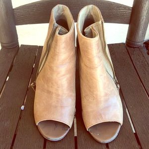 Open toes booties
